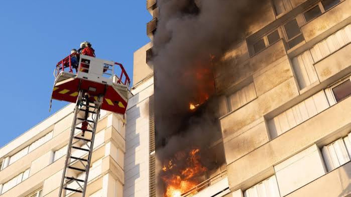 Rueil-Malmaison : un violent incendie ravage quatre étages d'un immeuble d'habitation, 16 blessés