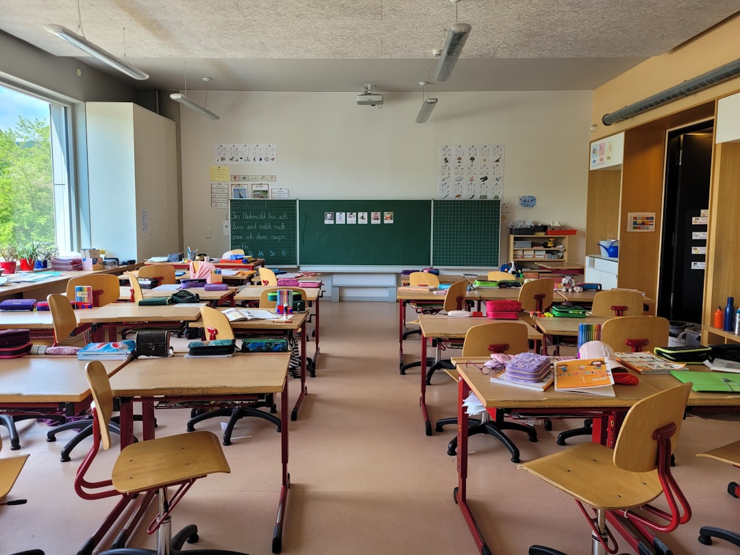 Paris : 78 agents périscolaires suspendus, 31 pour violences sexuelles — plan d'urgence de 20 millions d'euros